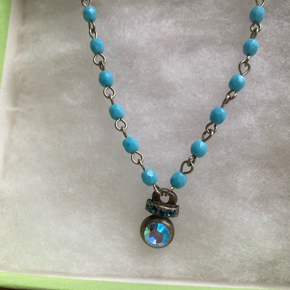 Sade Design light blue beaded necklace - Picture 2 of 3